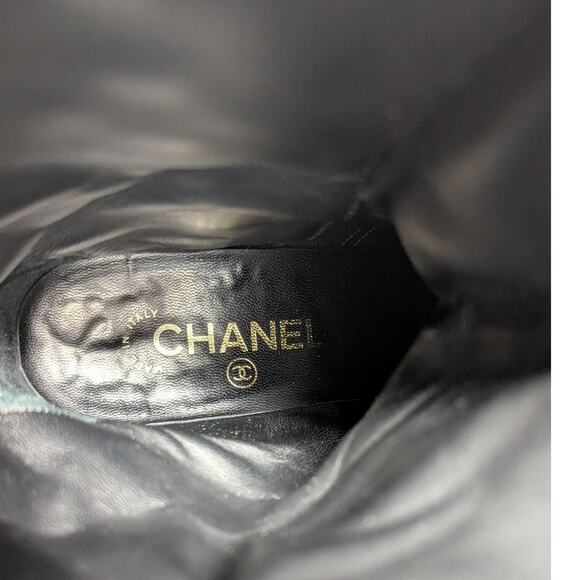 Chanel 2016 black leather calf height pearl button gold heel boots CC logo 36.5 - Picture 7 of 15